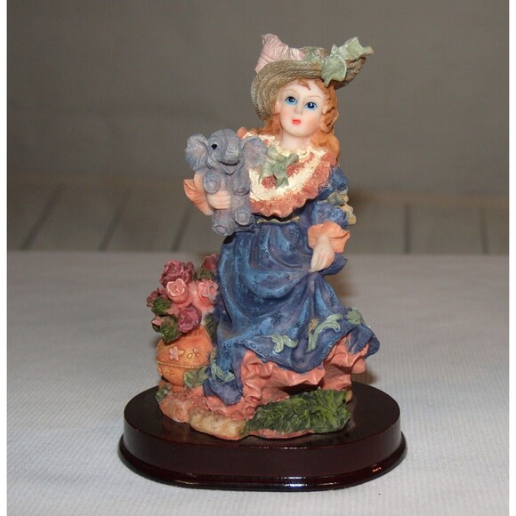 Lot Of 4 Victorian Style girls with dolls heavy 6" Hand Painted Figurines - Picture 5 of 8